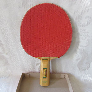 3/ ANCIENNE RAQUETTE DE TENNIS DE TABLE PING PONG EN BOITE NEUVE GUY AMOURETTI