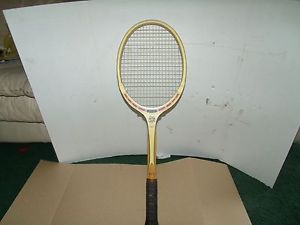 VINTAGE DAVIS CLASSIC WOODEN 6m” GRIP TENNIS RACQUET