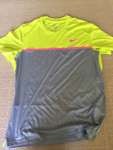 Nike Tennis Shirt Size Large