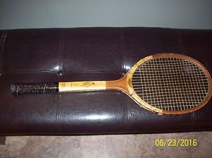 DON BUDGE-VINTAGE WILSON TENNIS RACKET-FAMOUS PLAYER SERIES