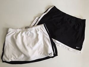 Tennis Skirts XS NIKE Skorts Black and White Womens Size X-Small