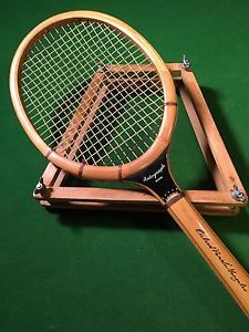 VINTAGE WRIGHT & DITSON PANCHO GONZALEZ AUTOGRAPH WOOD TENNIS RACKET W/PRESS