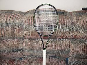 WILSON TENNIS RACKET. BLADE 98S . A LITTLE USED. 4 3/8