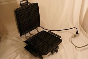 VINTAGE Toastmaster 10" Electric Waffle Iron 120 V Silver/Chrome