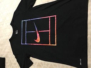 Nike Tennis T-shirt Men's. Medium