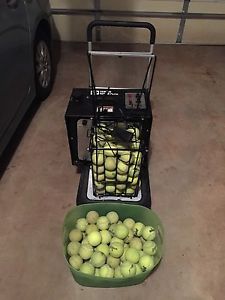 TENNIS TUTOR PRoLite BALL MACHINE