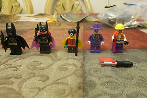 AUTHENIC LEGO 76013   BATMAN & JOKER STEAMROLLER MINIFIGURES