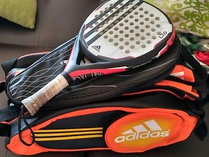 Paletero y pala de padel adidas