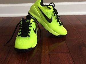 Nike Zoom Cage 2 boys tennis shoe size 4