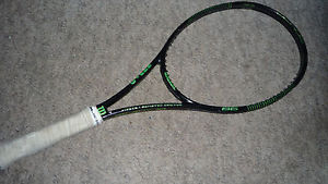 Wilson Blade 98 Tennis Racquet 4 1/4 Tennis Racquet small crack