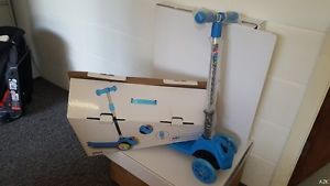 Tout Neuf Bleu 3 roues Kick Scooter Mini Roue avec clignotant roues