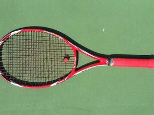 Yonex VCore Tour 97 310 w Natural Gut 4 1/2