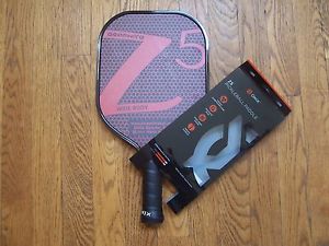 ONIX Z5 GRAPHITE PICKLEBALL PADDLE WIDEBODY NOMEX CORE STRONG LIGHT RED