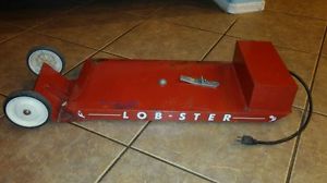 Lob-ster tennis oscillator for lobster tennis machine