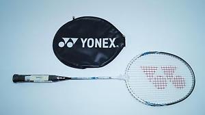 *NEW*Yonex B-700 Muscle Mega badmintonracket power racquet strung Dura white