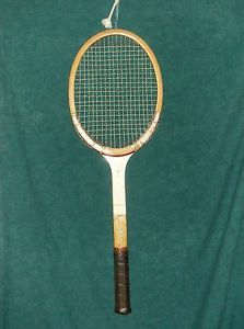 VINTAGE WOOD TENNIS RACKET MAGNAN GOLDEN  ARROW M GRIP