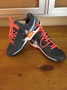 Nike Womens Zoom Vapor 9.5 Tour size 6