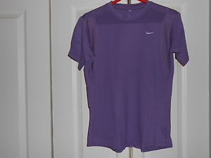 NIKE PLUM TEE--MEDIUM